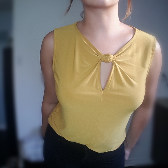 Yellow detailed blouse - Picture 6 of 6